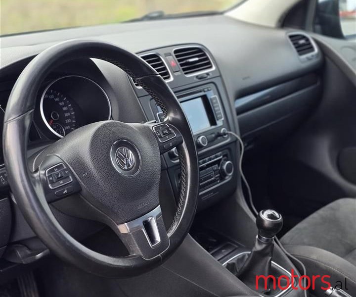 2010' Volkswagen Golf photo #3