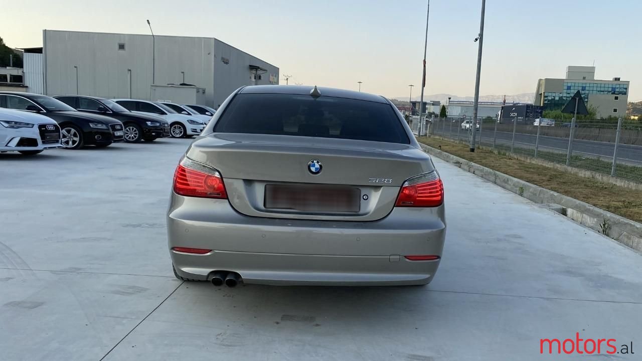 2008' BMW 528 photo #6