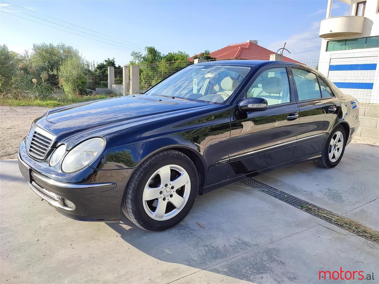 2005' Mercedes-Benz E 220 photo #1