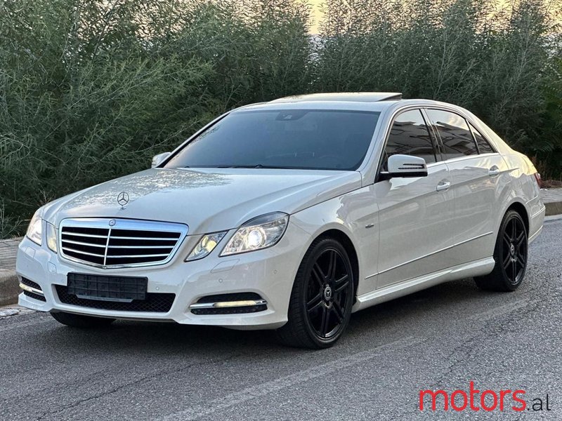 2011' Mercedes-Benz E 220 photo #4