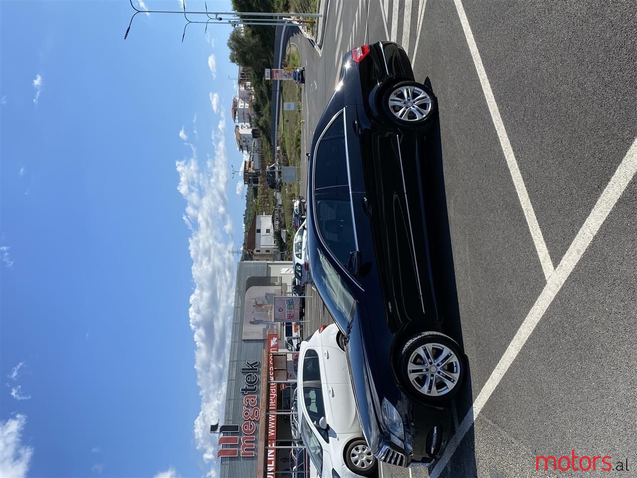 2011' Mercedes-Benz E 220 photo #2