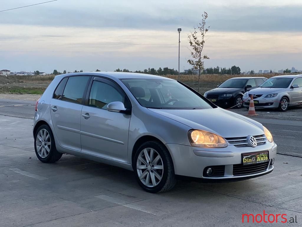 2004' Volkswagen Golf photo #1