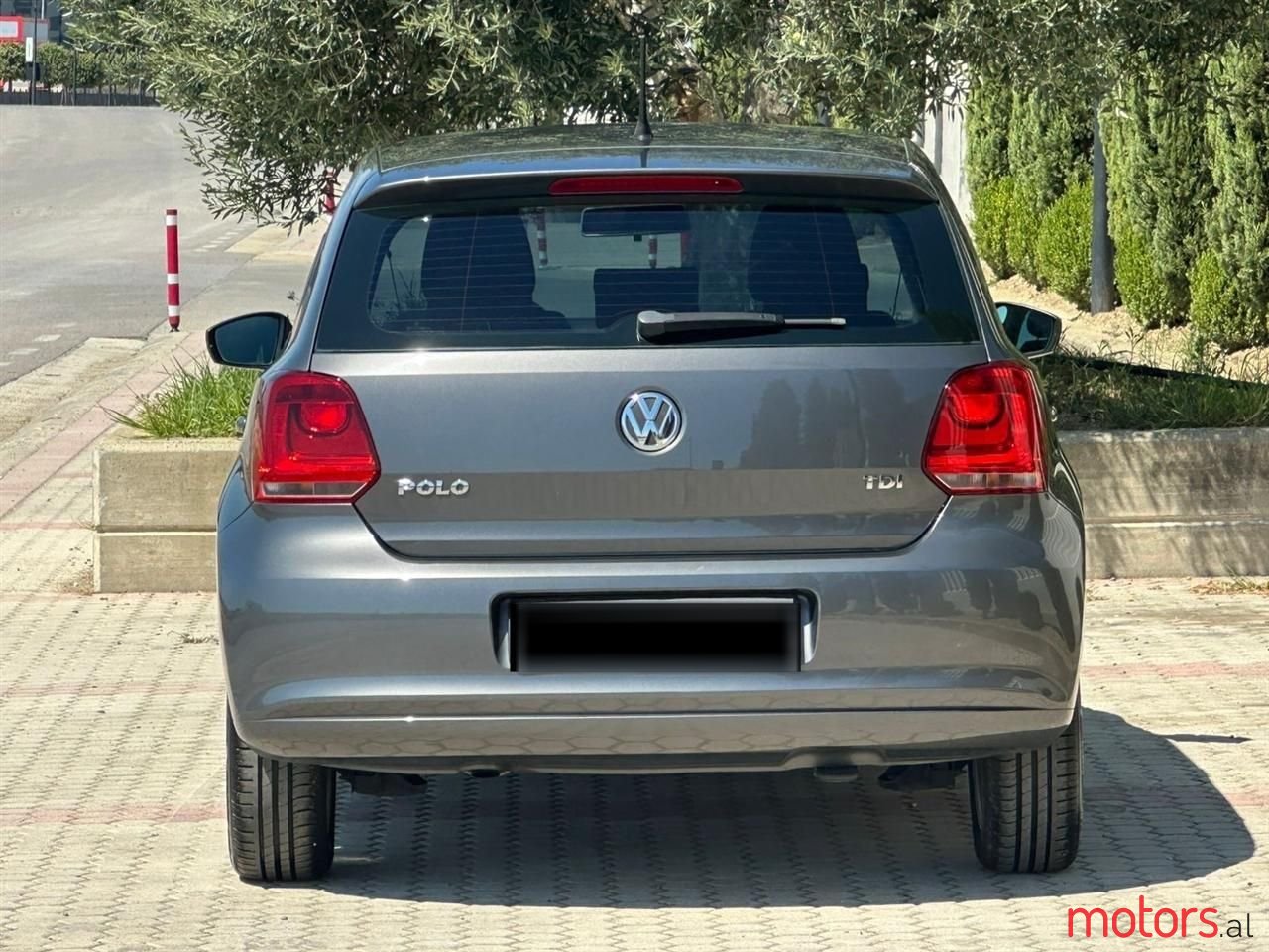 2011' Volkswagen Polo photo #6