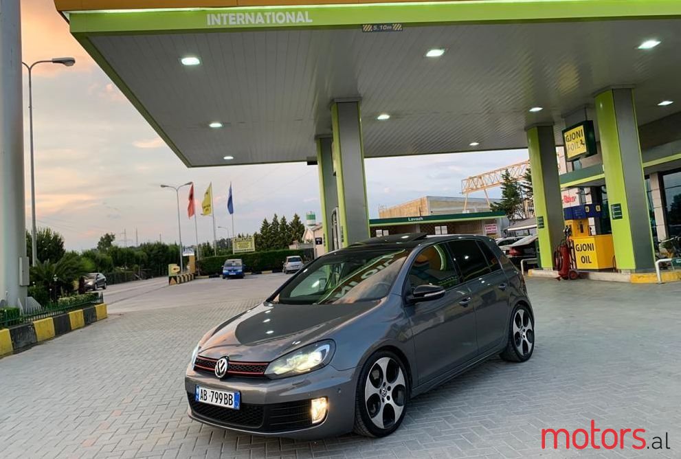 2011' Volkswagen Golf photo #1