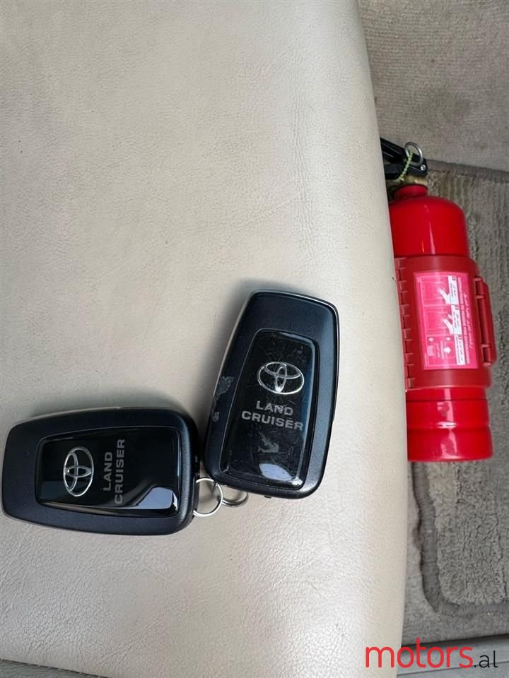 2019' Toyota Land Crusier photo #2
