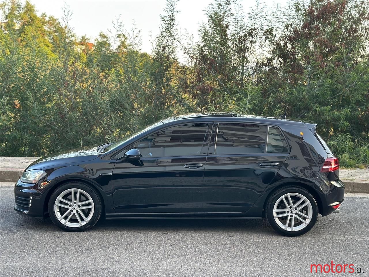 2016' Volkswagen Golf photo #4