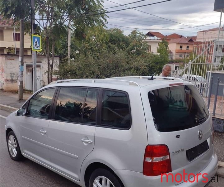 2005' Volkswagen Touran photo #5