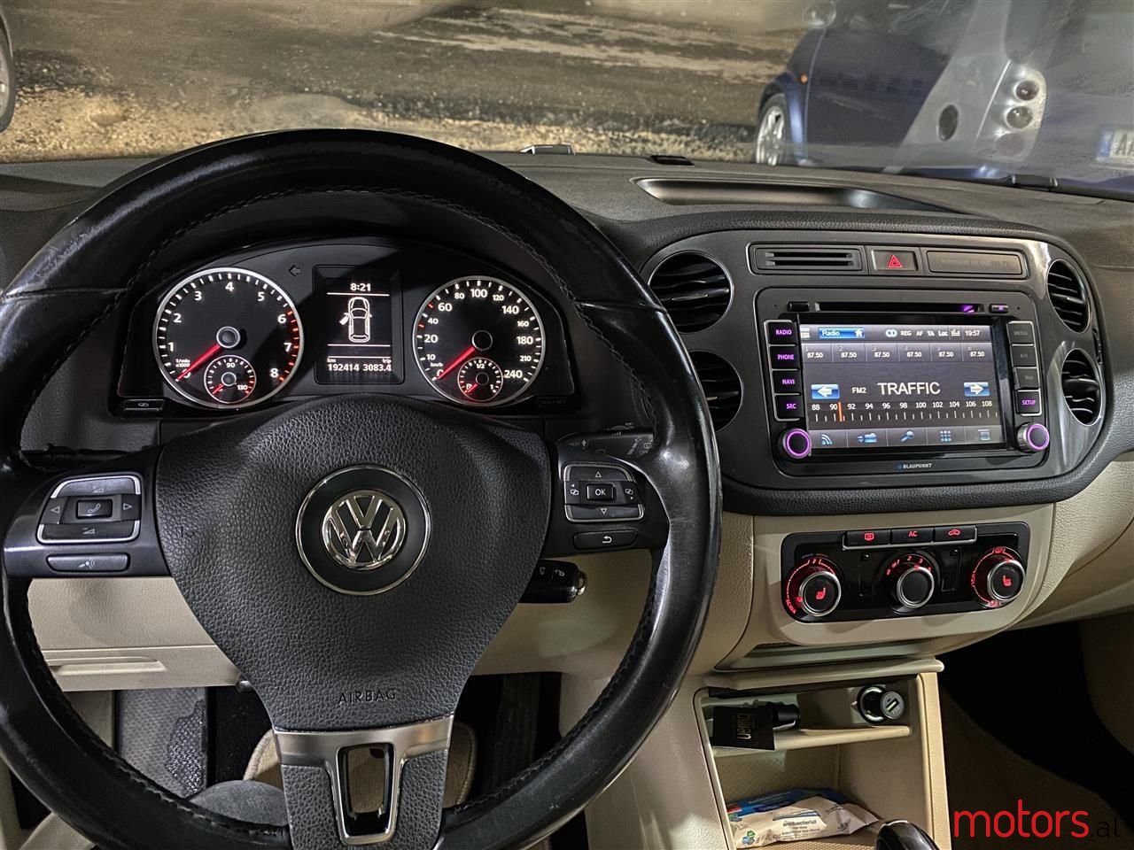 2012' Volkswagen Tiguan photo #6