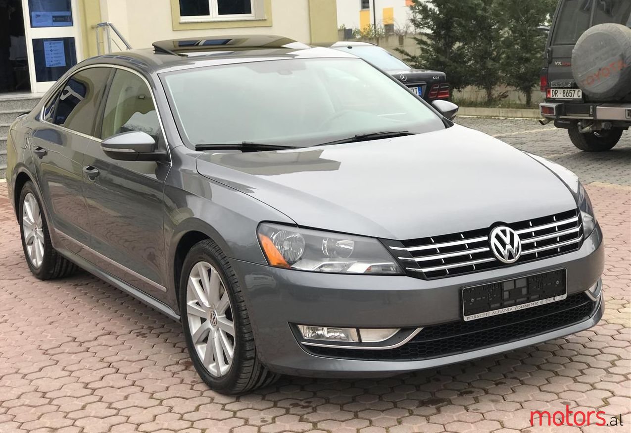 2012' Volkswagen Passat photo #1