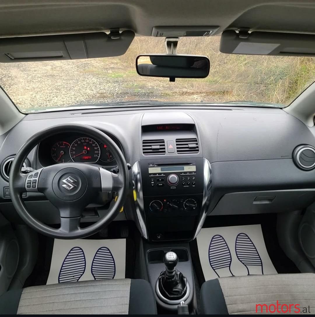 2010' Suzuki SX4 photo #5
