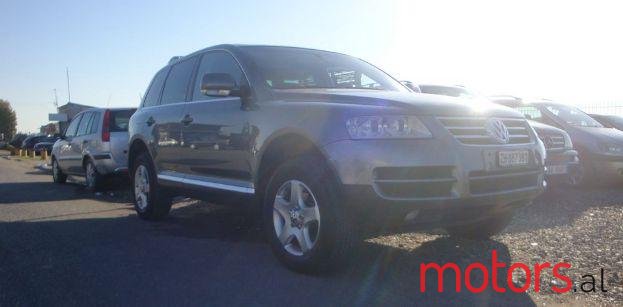 2005' Volkswagen Touareg photo #2