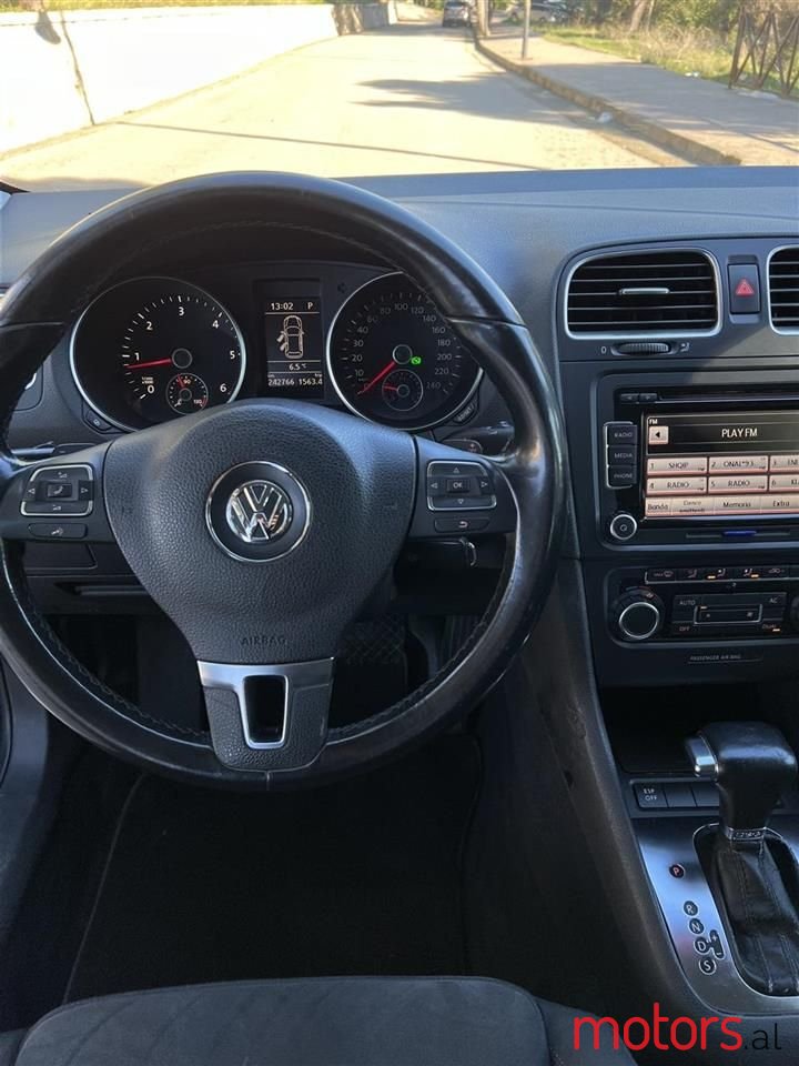 2011' Volkswagen Golf photo #6