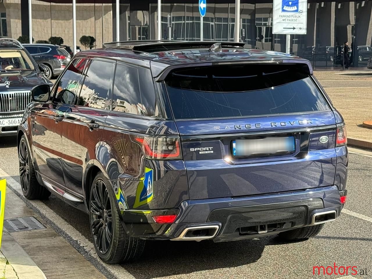 2019' Land Rover Range Rover Sport photo #4