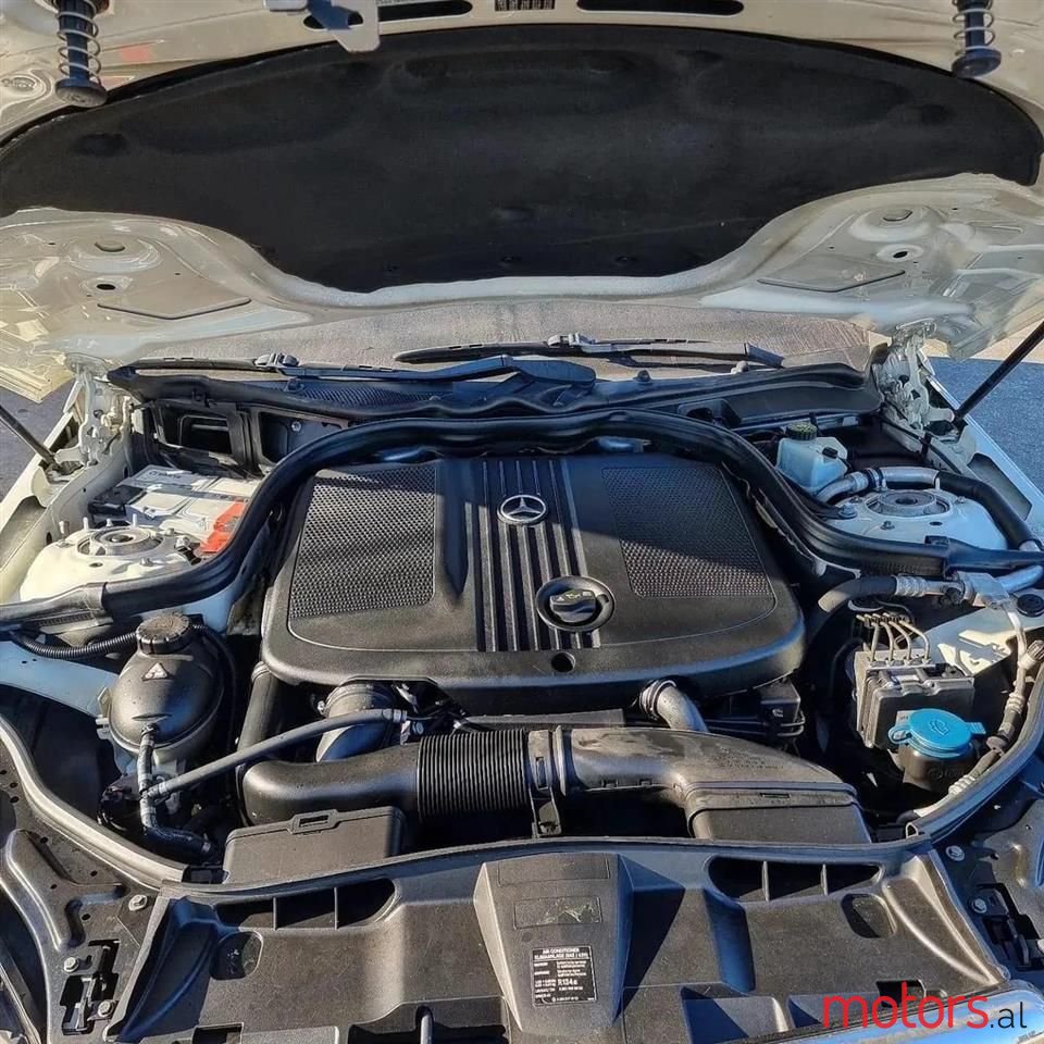 2012' Mercedes-Benz E 220 photo #2