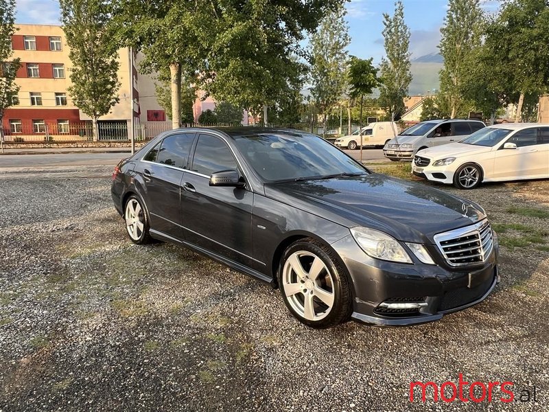 2012' Mercedes-Benz E 220 photo #6