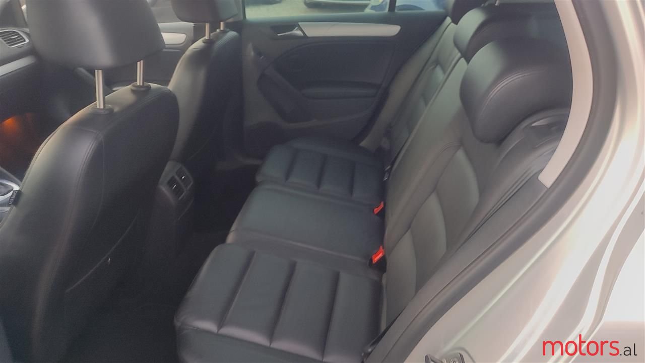 2010' Volkswagen Golf photo #4