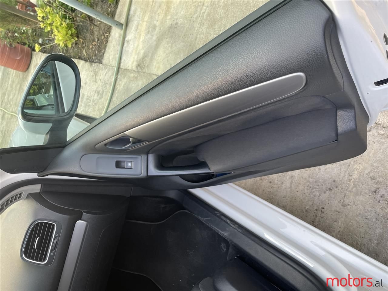 2010' Volkswagen Golf photo #6