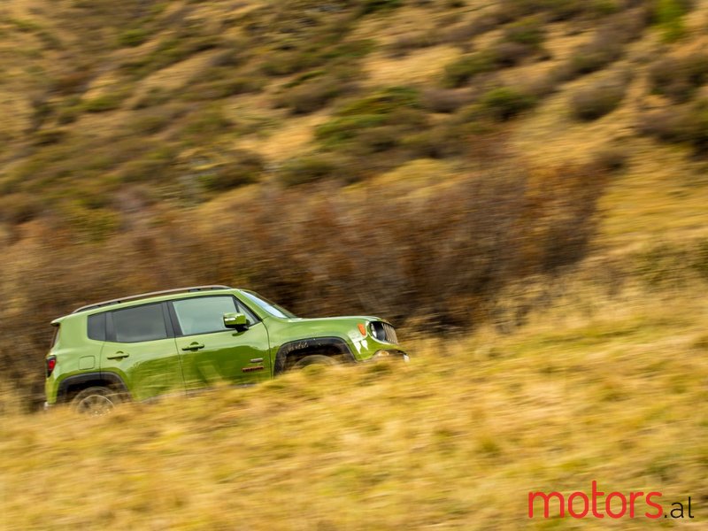 2016' Jeep Renegade photo #6