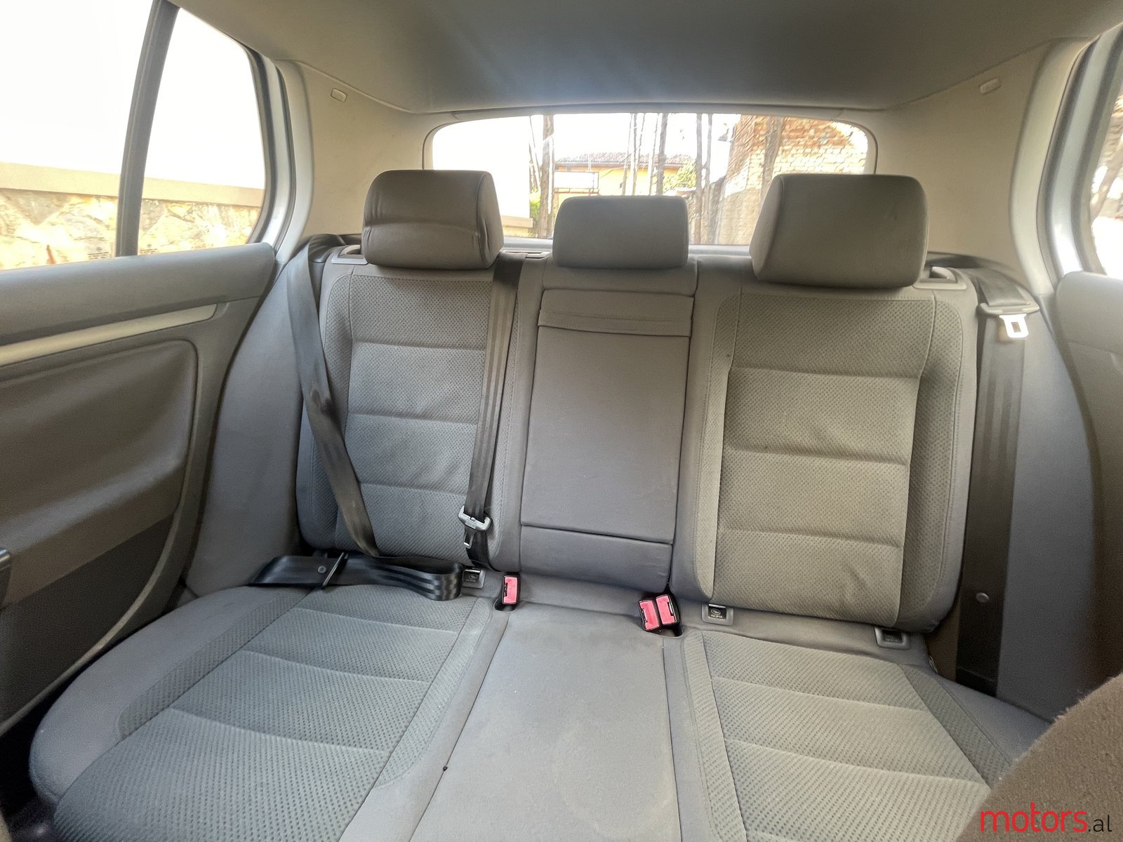 2004' Volkswagen Golf V photo #6