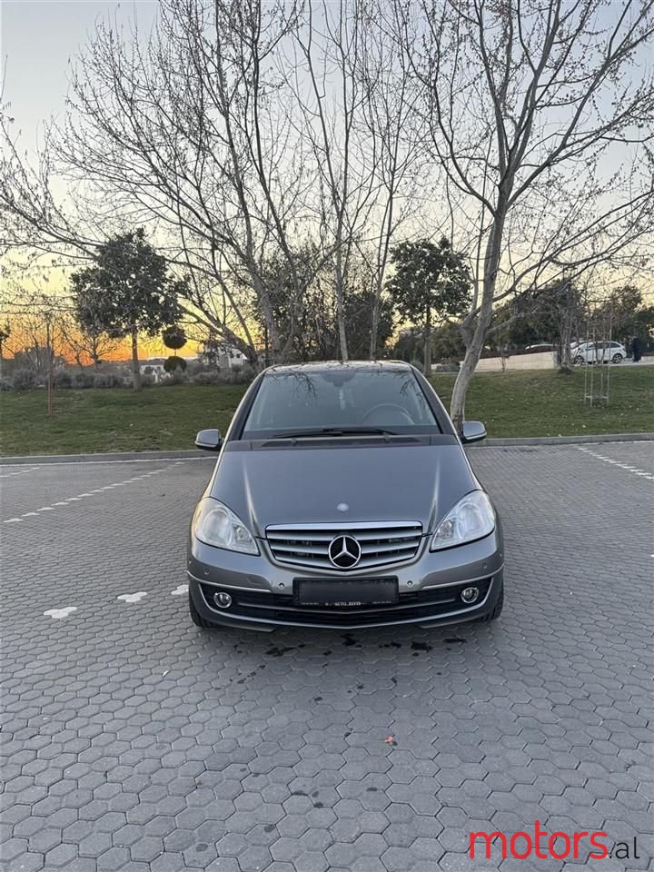 2012' Mercedes-Benz A 180 photo #1