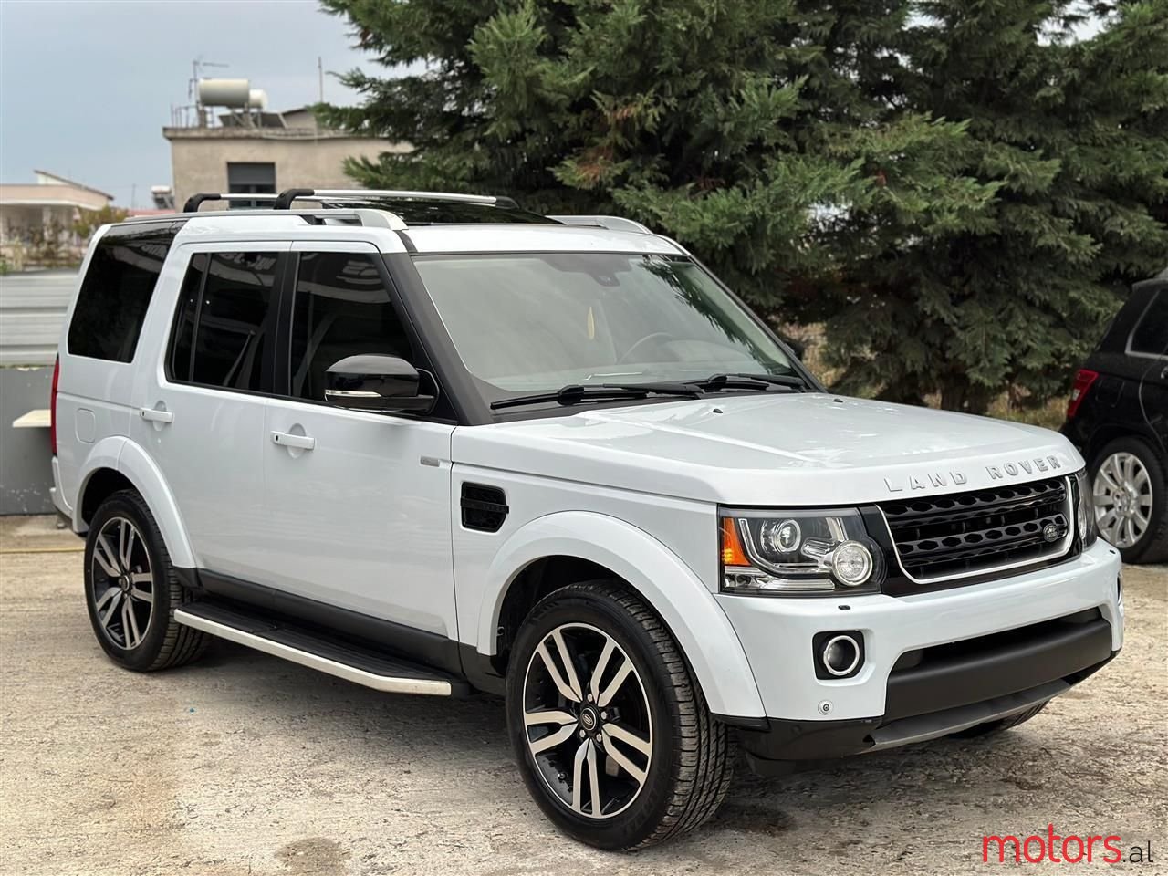 2016' Land Rover Discovery photo #3