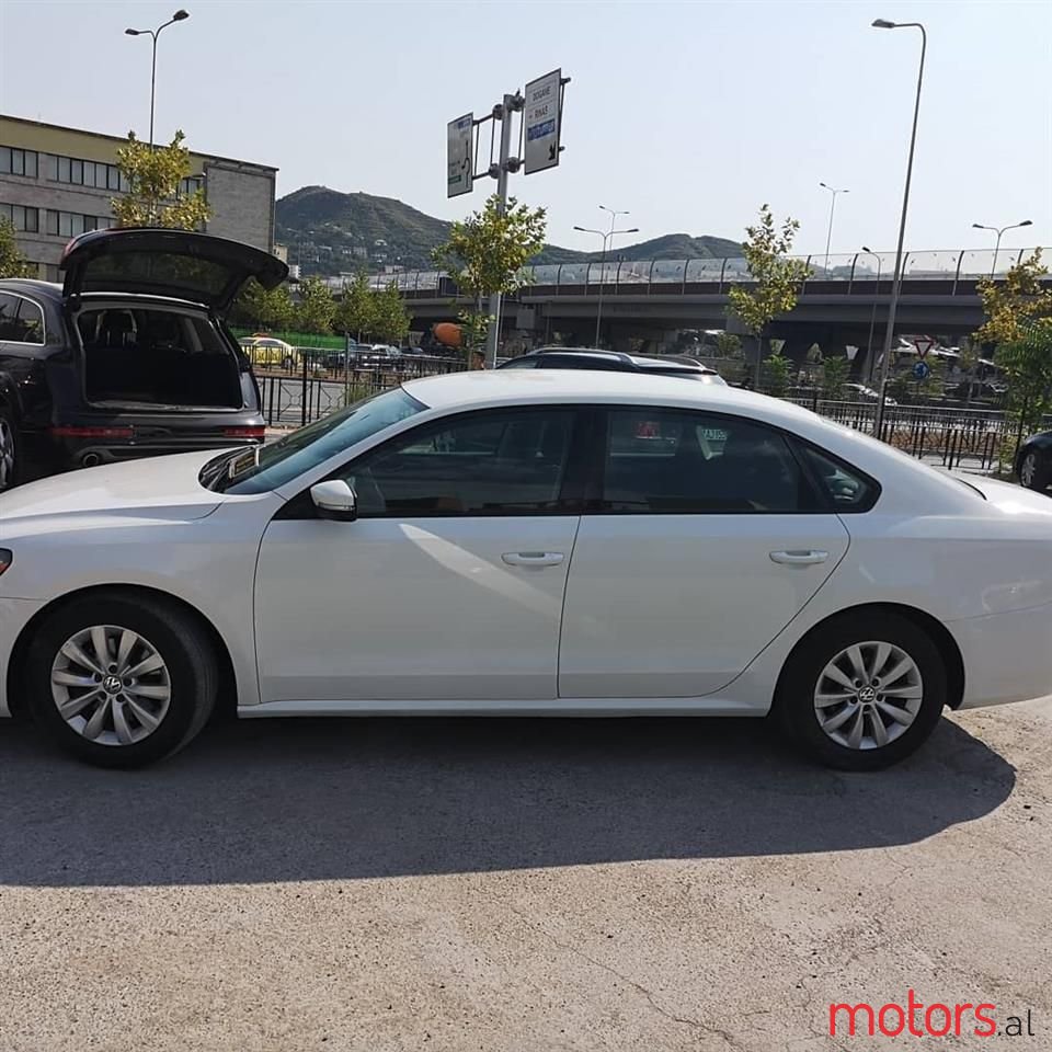 2013' Volkswagen Passat photo #2