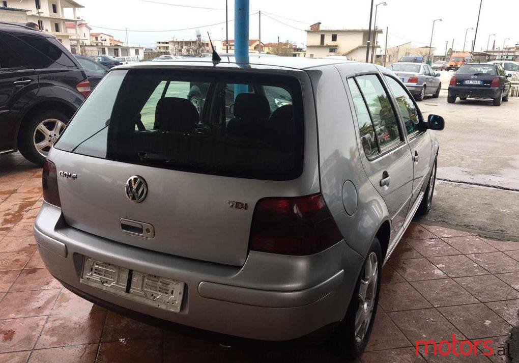 2002' Volkswagen Golf photo #1