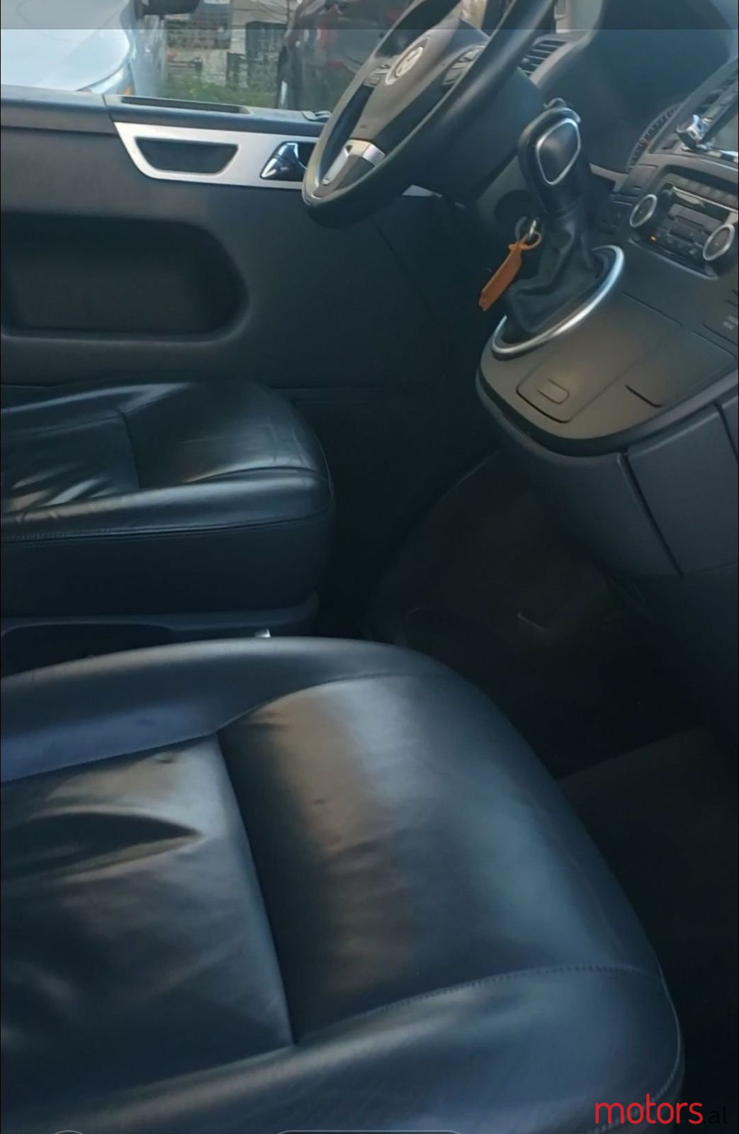 2012' Volkswagen T5 Transporter photo #3