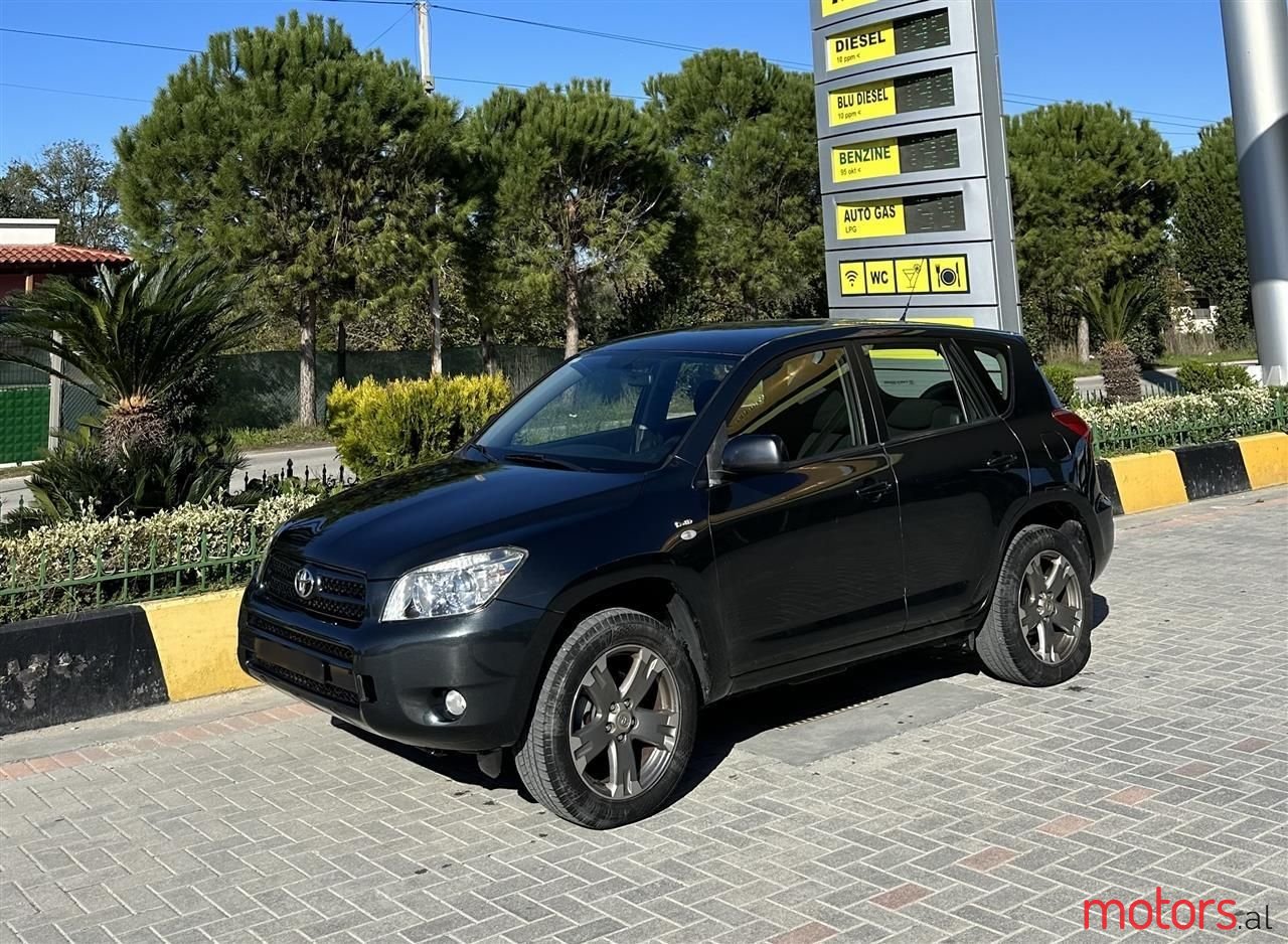 2006' Toyota RAV4 photo #1