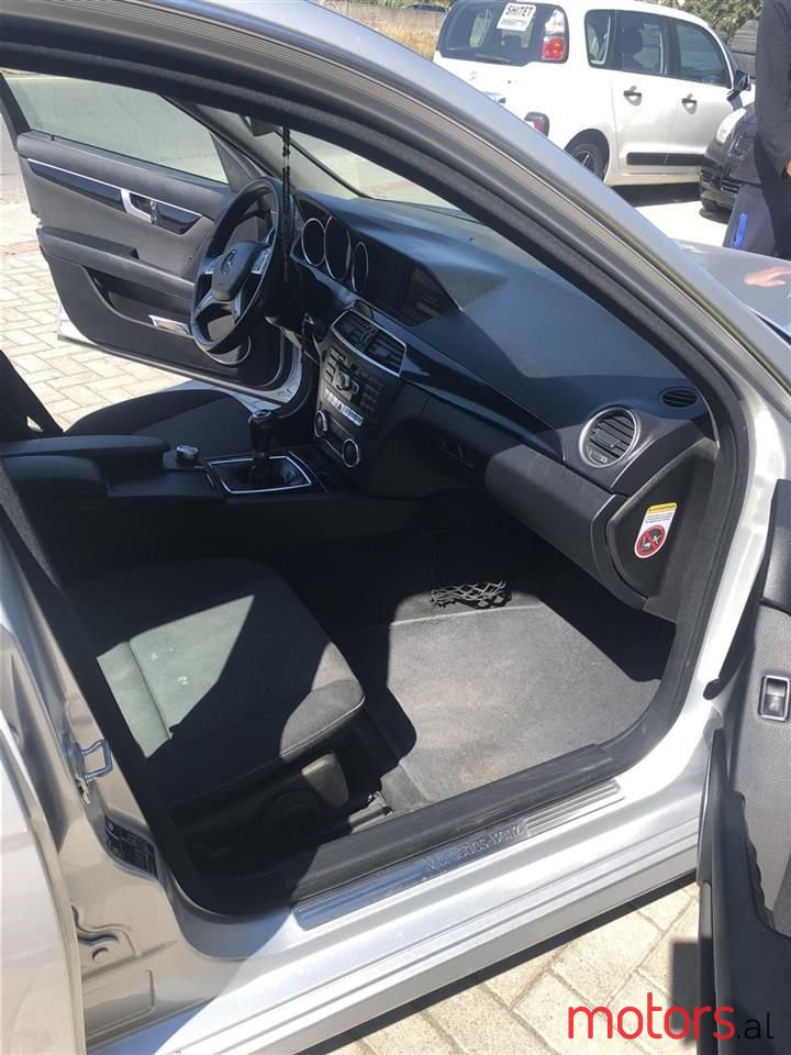 2011' Mercedes-Benz C 220 photo #6