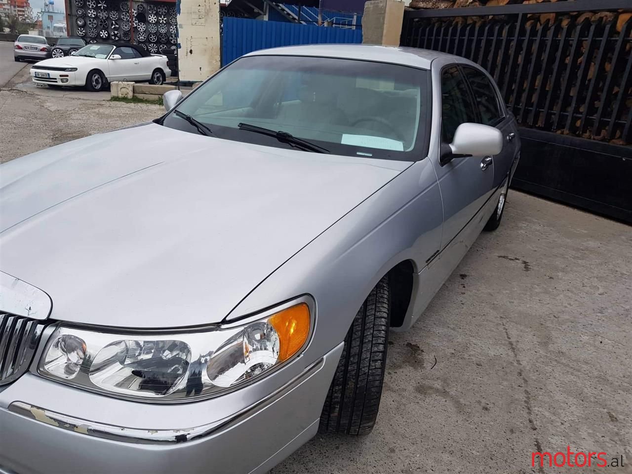 2002' Lincoln Town Car photo #2