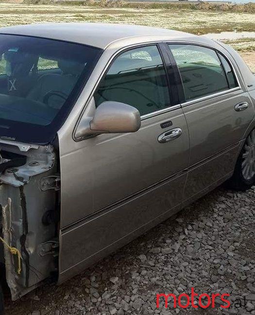 2005' Lincoln Town Car photo #3