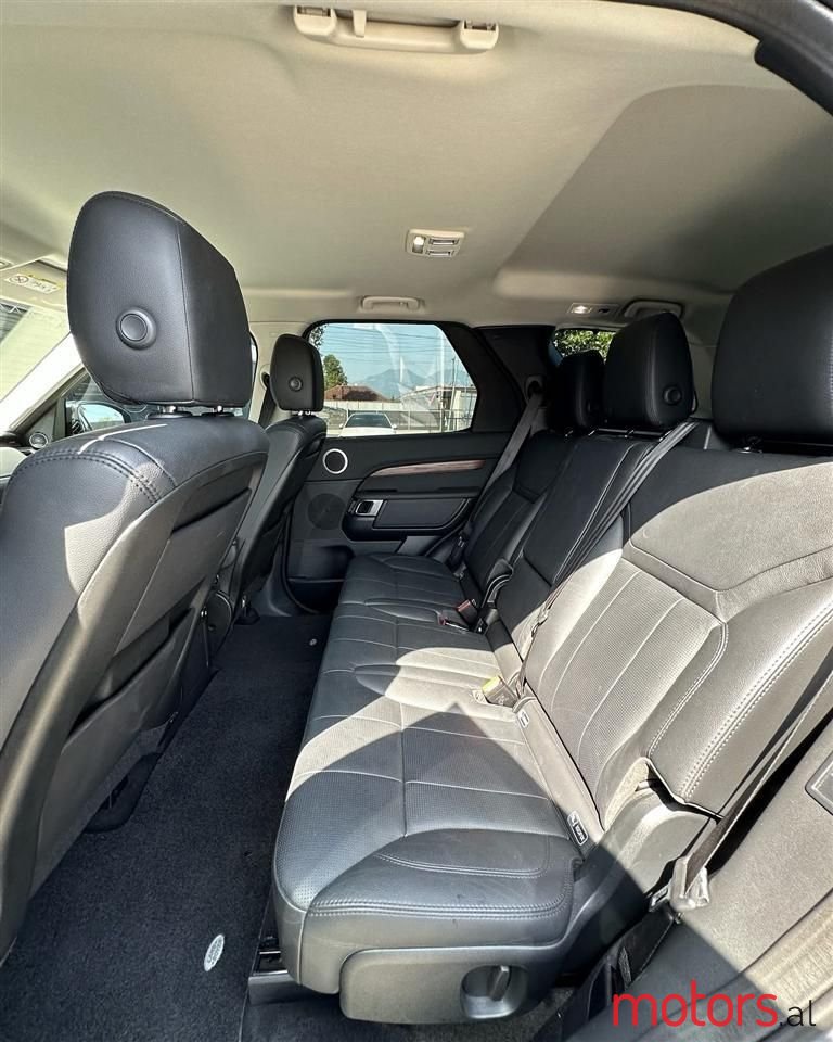 2019' Land Rover Discovery photo #4