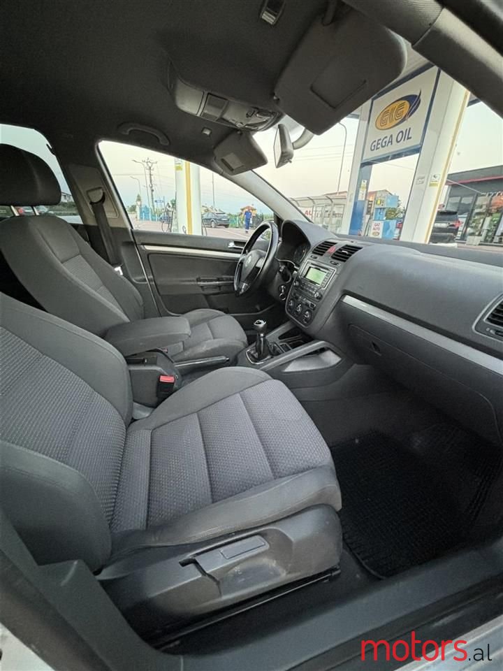 2005' Volkswagen Golf photo #4