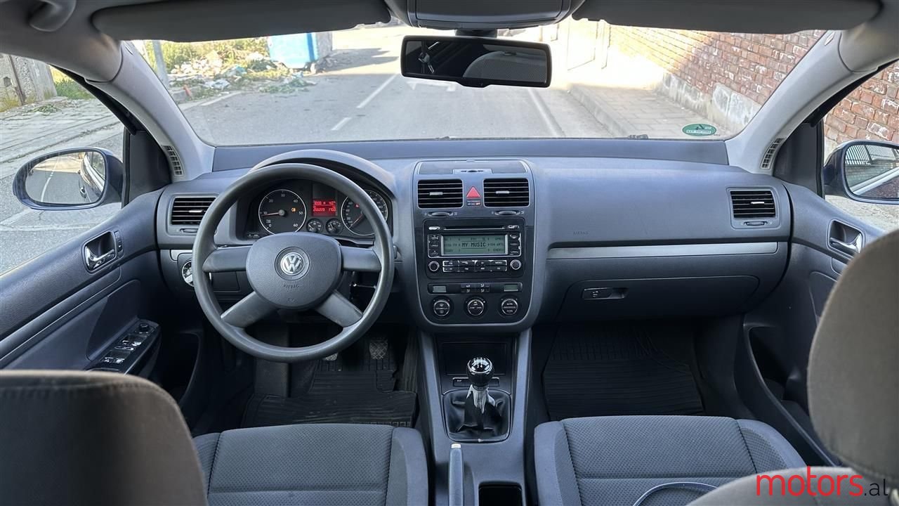 2004' Volkswagen Golf photo #4