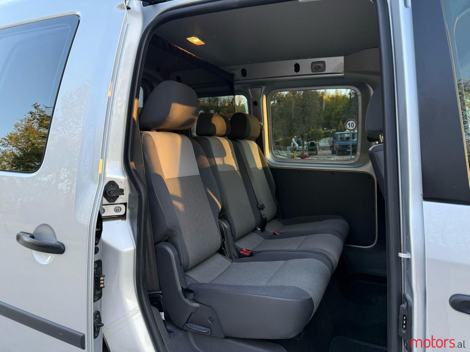 2013' Volkswagen Caddy photo #6