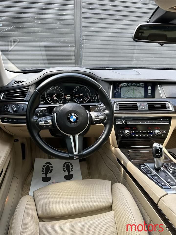 2013' BMW 740 photo #2