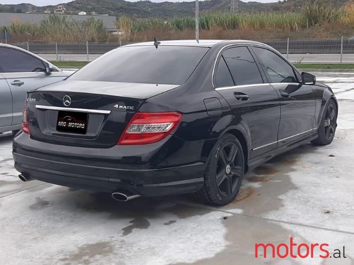 2011' Mercedes-Benz C-Class photo #3