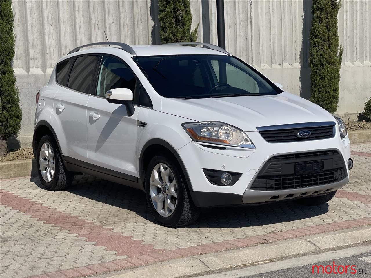 2012' Ford Kuga photo #2