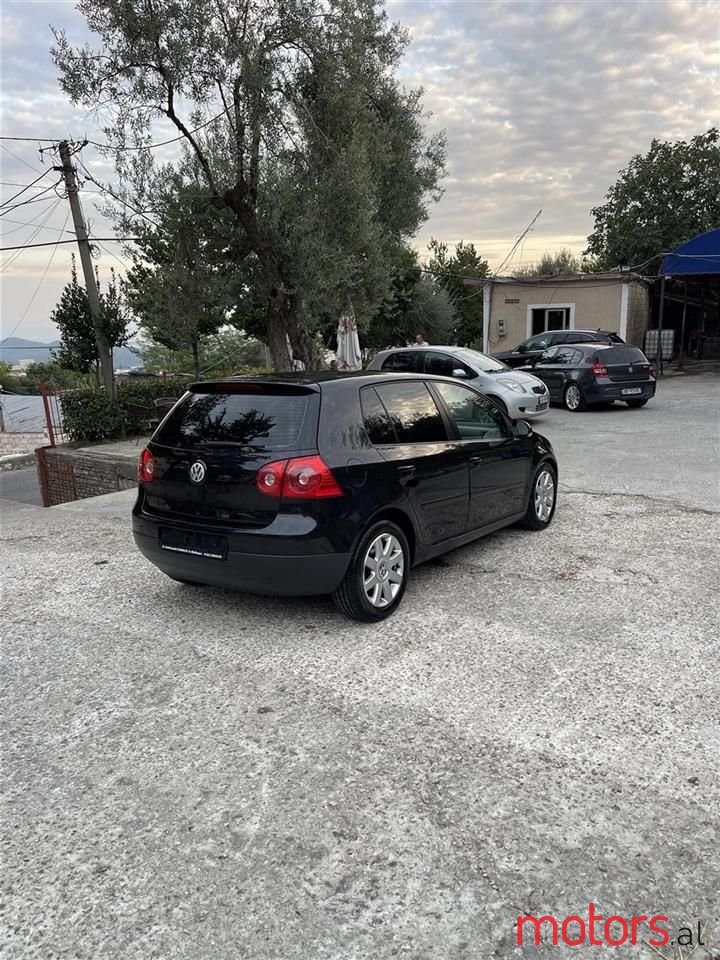 2004' Volkswagen Golf photo #3