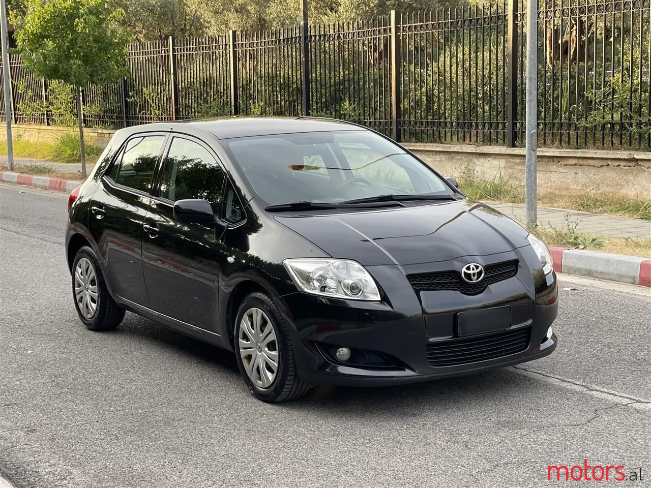 2008' Toyota Auris photo #3