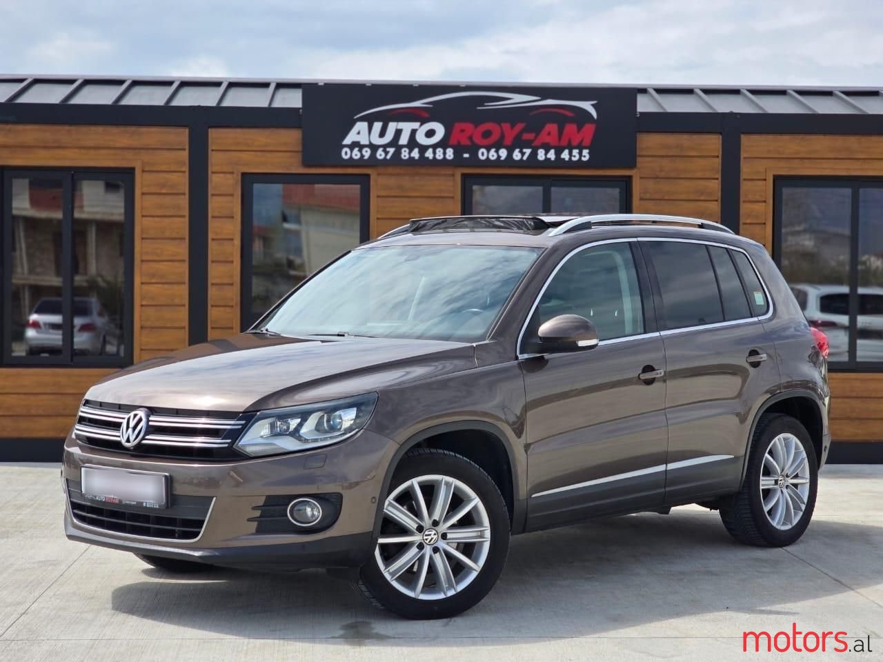 2012' Volkswagen Tiguan photo #1