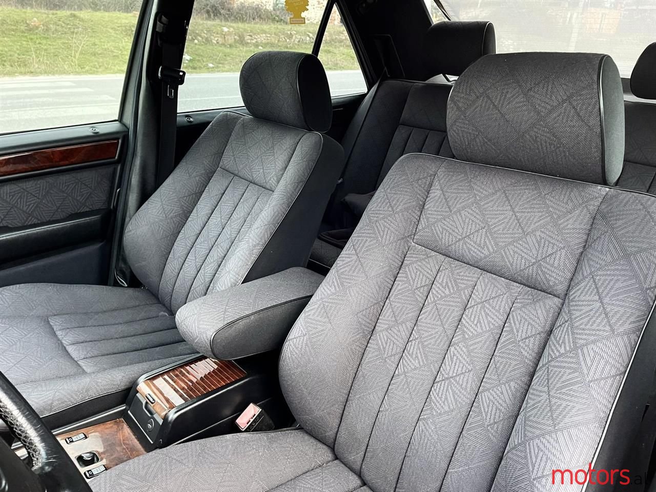 1994' Mercedes-Benz E 200 photo #4