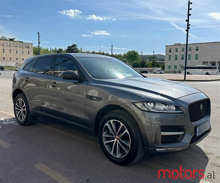 2017' Jaguar F-Pace photo #4