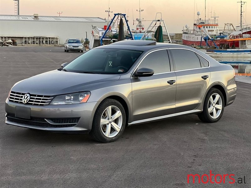 2012' Volkswagen Passat photo #2