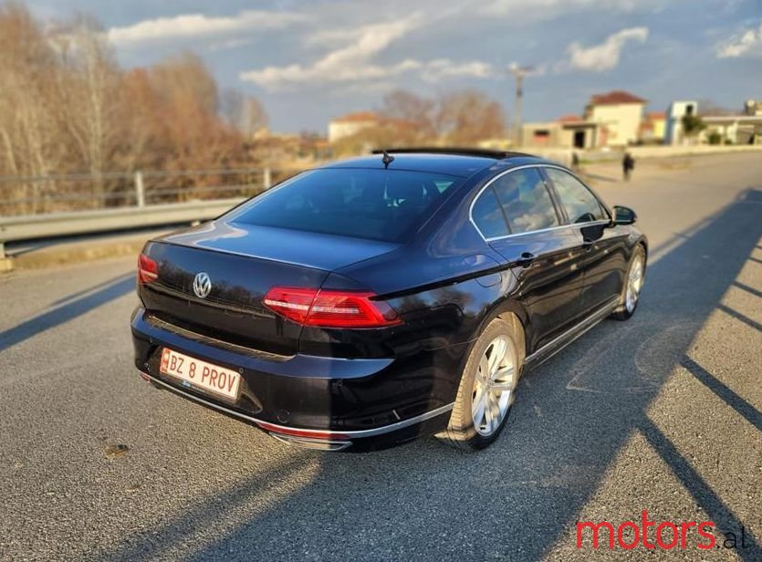 2016' Volkswagen Passat photo #2