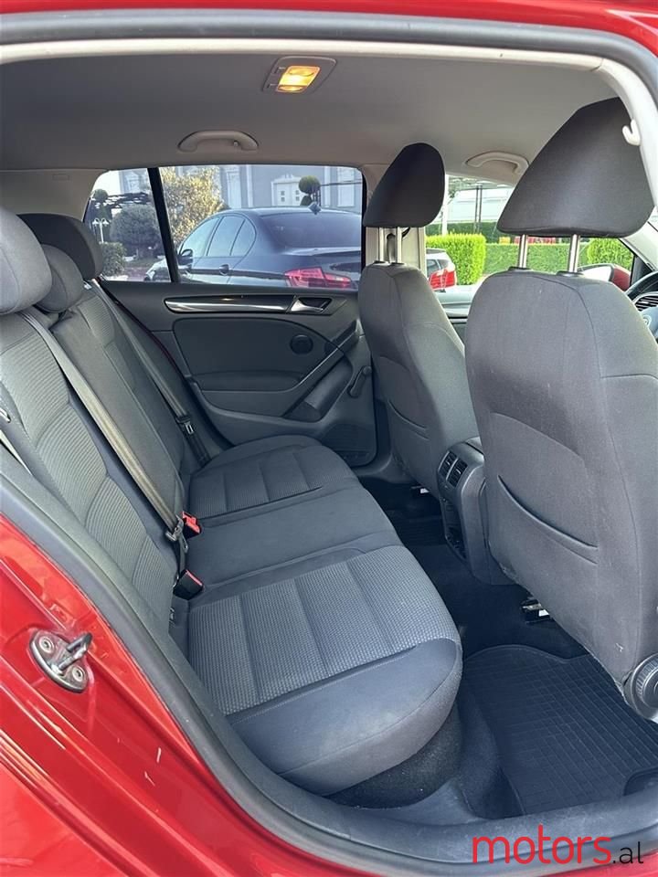 2011' Volkswagen Golf photo #3