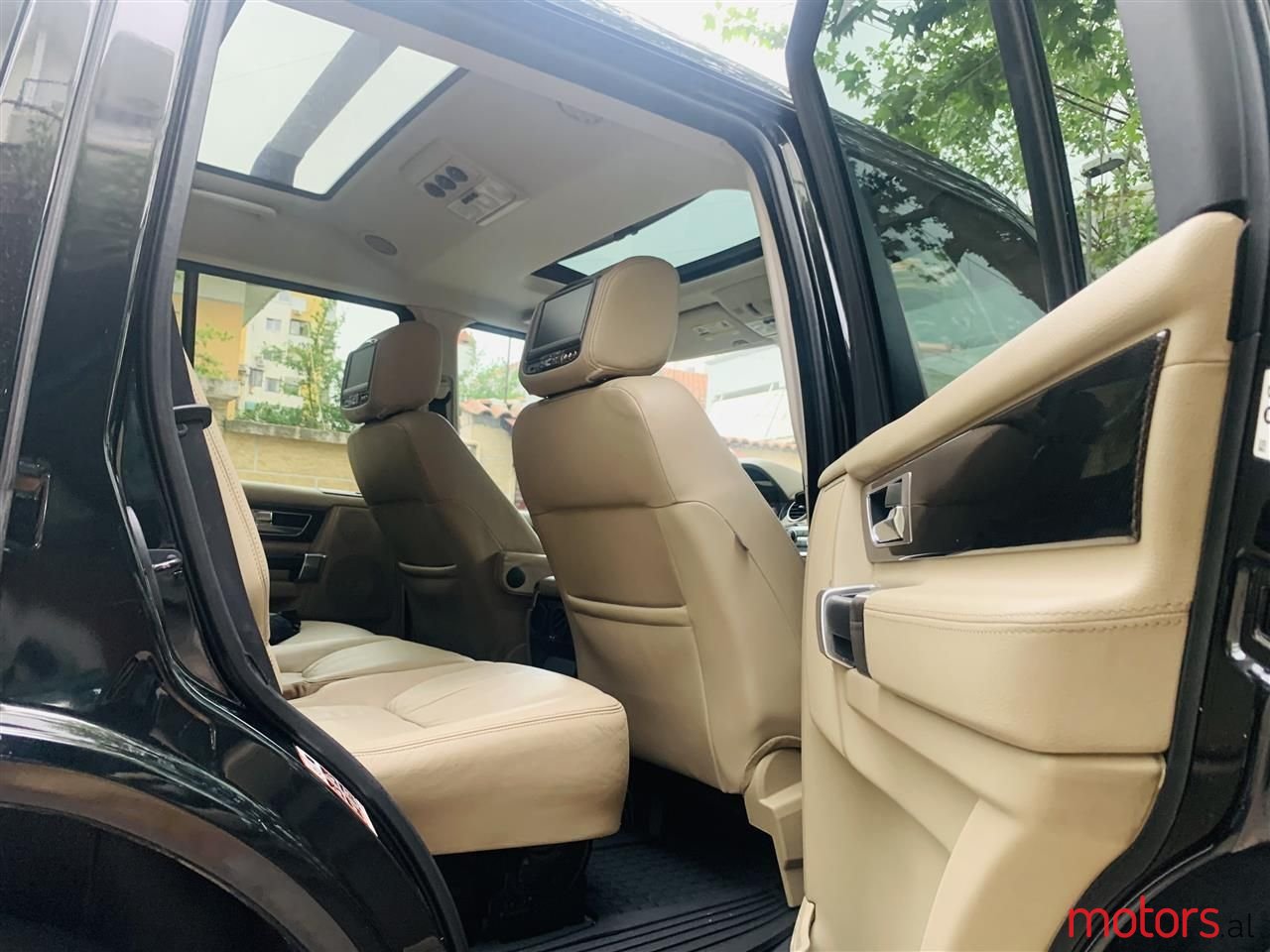 2012' Land Rover Discovery photo #2