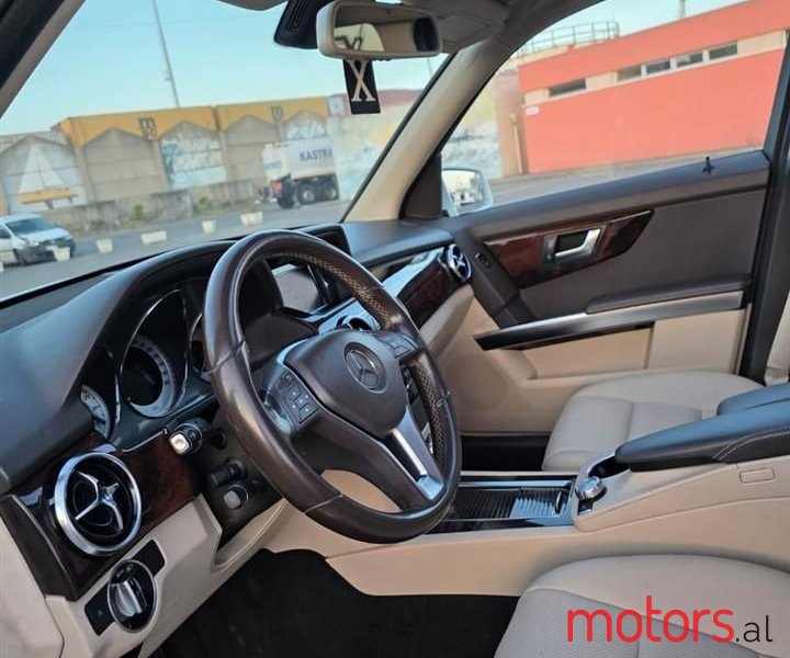 2013' Mercedes-Benz GLK 250 photo #6
