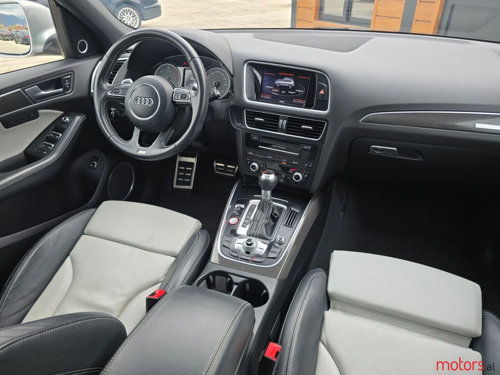 2015' Audi SQ5 photo #6